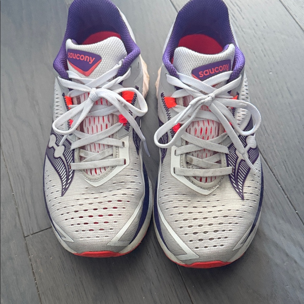 Women’s size 7.5 speed 4 shoes GUC